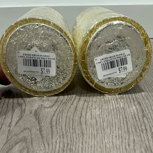 NWT! 2 gold vases, size: 8” by 3.75”, in perfect condition! - Picture 3 of 3